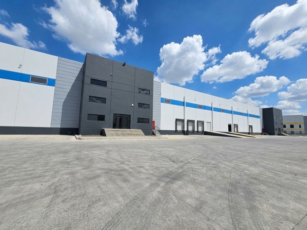 Fachada de la planta de Lavzatech en Colón, Querétaro